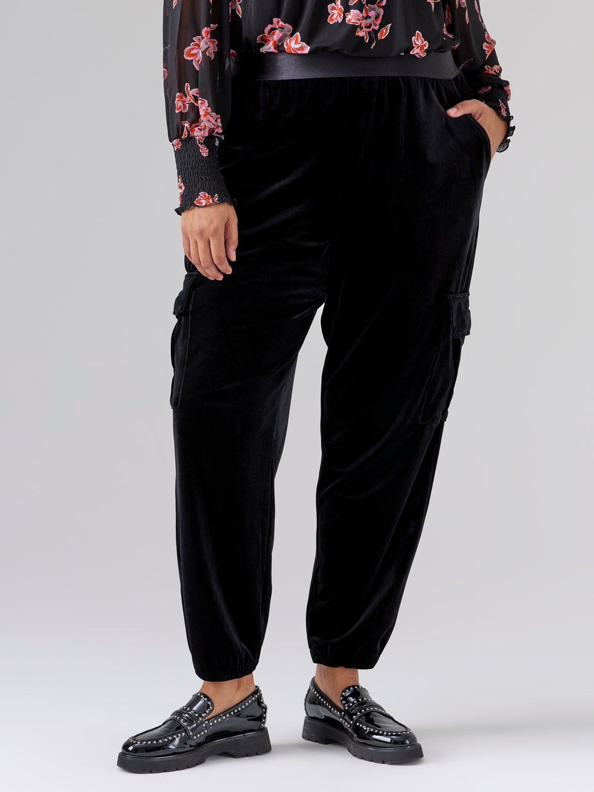 The Fixer Velvet Semi High Rise Jogger Pant Black Inclusive Collection –  Sanctuary Clothing