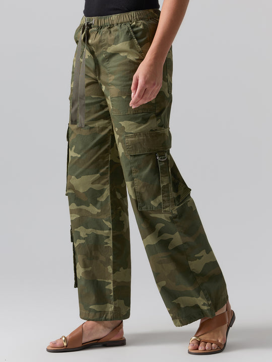 Camo pants outfit  Army pants outfit, Cute camo outfits, Army